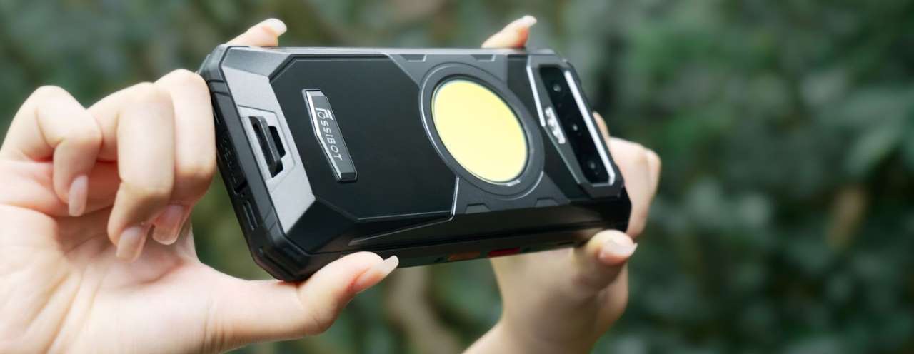 FOSSiBOT F102 smartphone