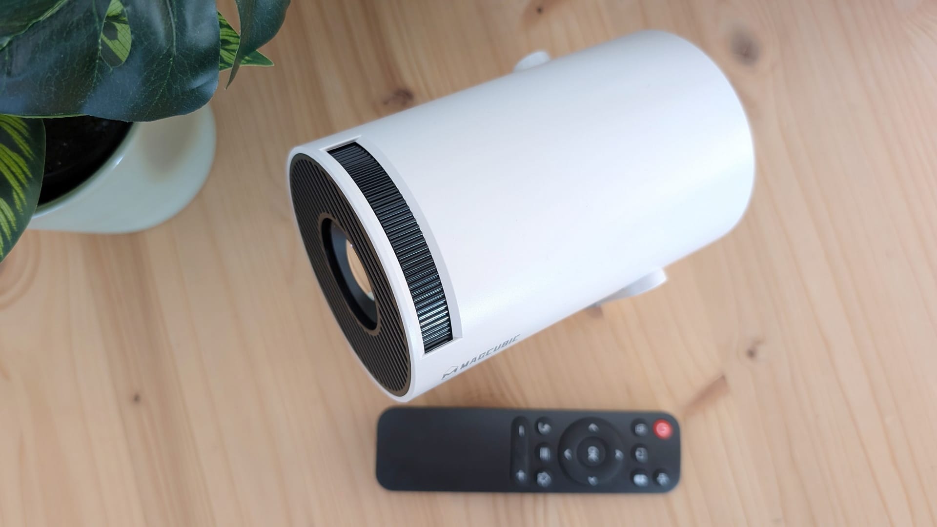 MAGCUBIC HY300 Pro review a010